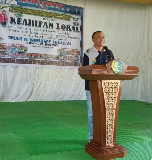 Kepala KCD Dikbud Sultra Konawe Selatan, Dr. La Ali, S.Ag.,M.Pd. saat memberikan sambutan. Foto: Istimewa